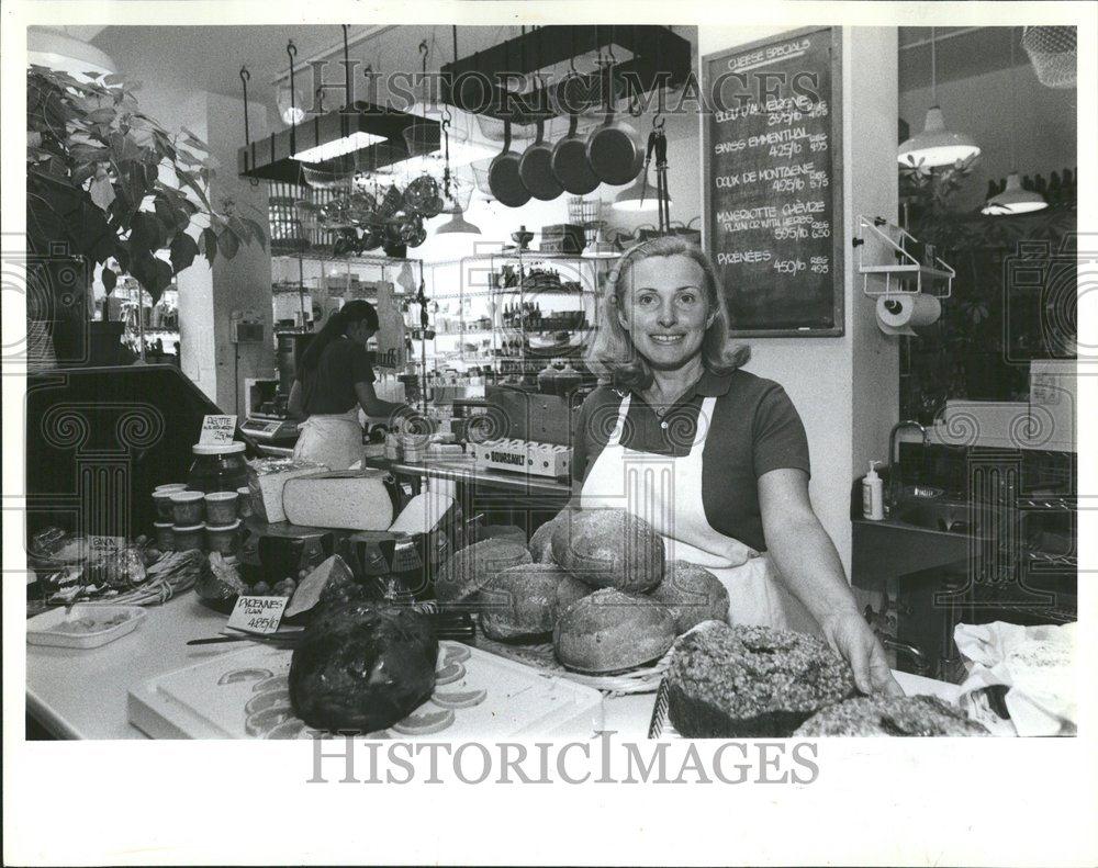 1982 Press Photo Carol Segal Foodstuffs takeout food - RRV44571 - Historic Images