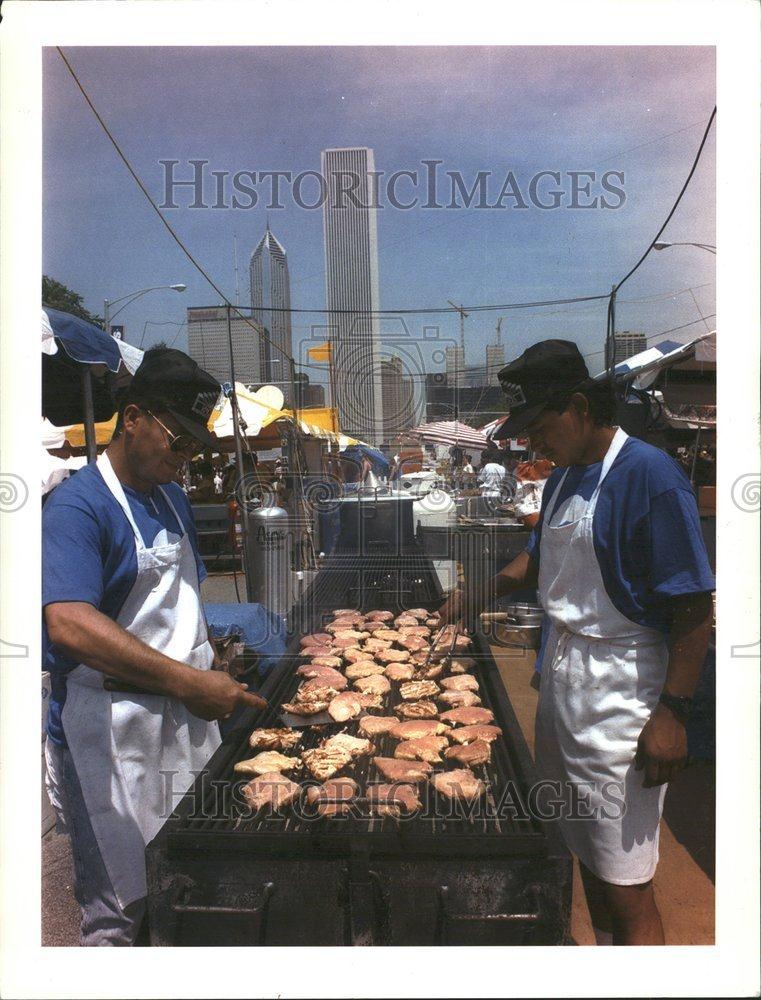 1996 Press Photo chicken grilled Taste Chicago - RRV69801 - Historic Images