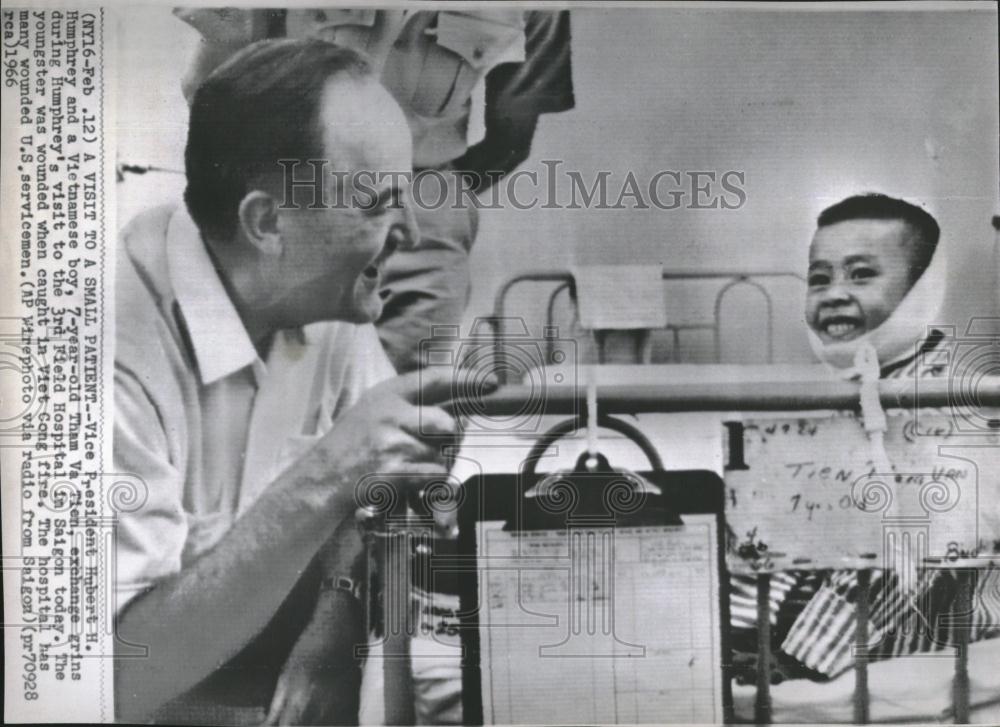 1966 Press Photo President Hubert Humphrey Vietnamese - RRV18291 - Historic Images