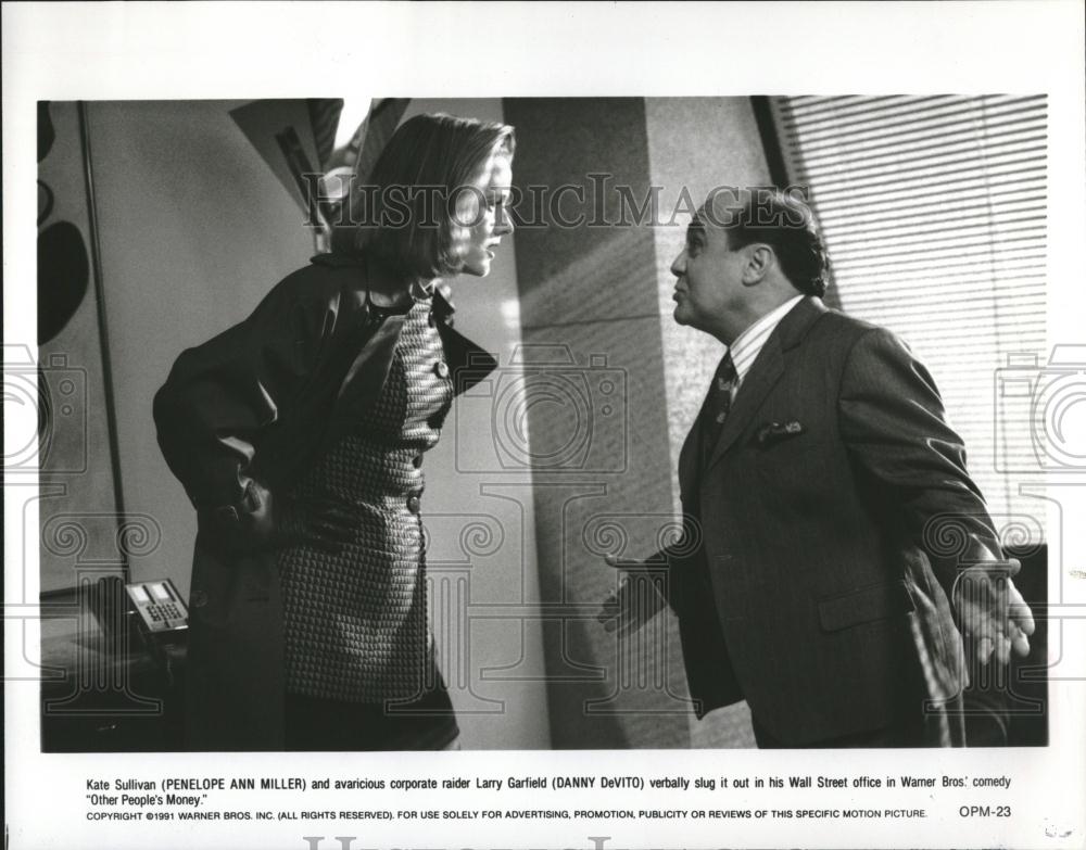 1991 Press Photo Penelope Ann Miller Danny DeVito Actor - RRV17793 - Historic Images