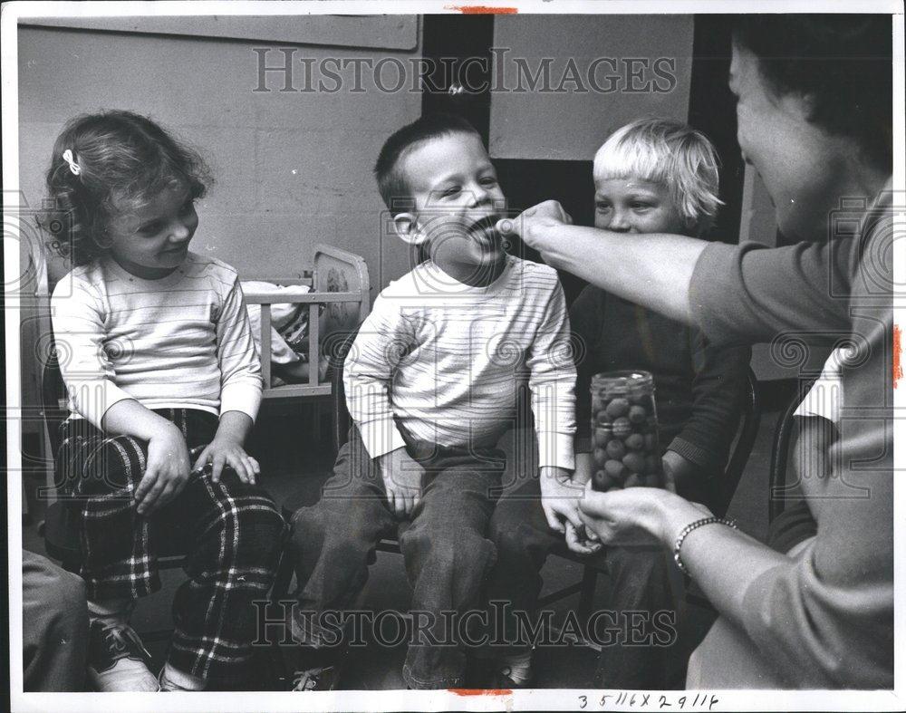 1963 Press Photo Pupil Teacher Belleair Tiny Tot School - RRV58301 - Historic Images