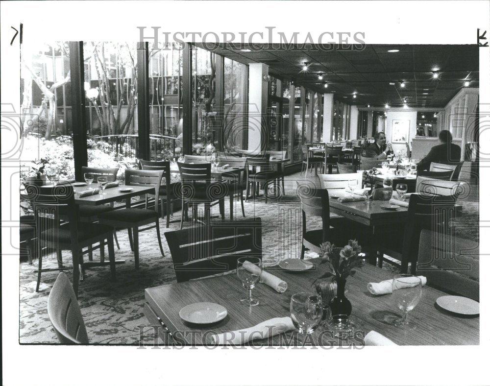 1990 Press Photo Bingham Farms Restaurants Michigan - RRV51523 - Historic Images