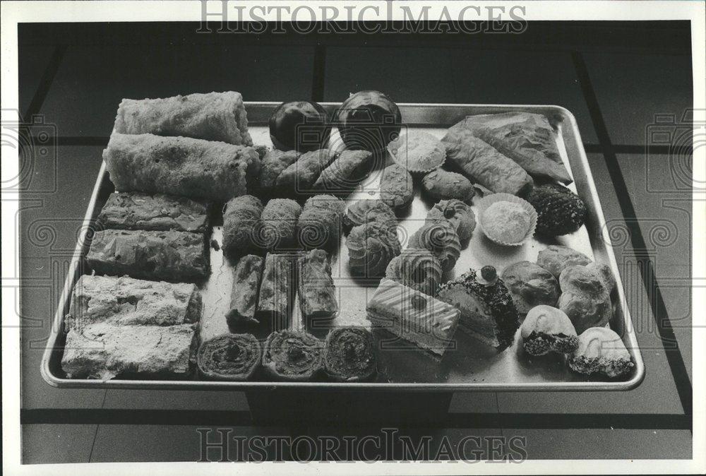 1979 Press Photo Bunte Platte Plate Pastries Baking - RRV66119 - Historic Images