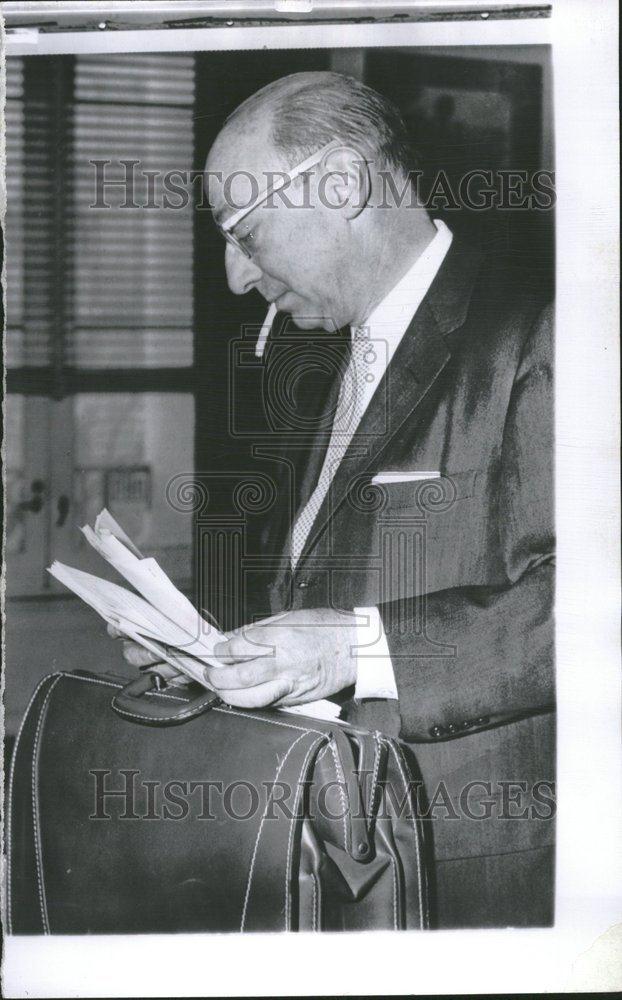 1958 Press Photo Sort Briefcase Louis Rothschild Paper - RRV56071 - Historic Images