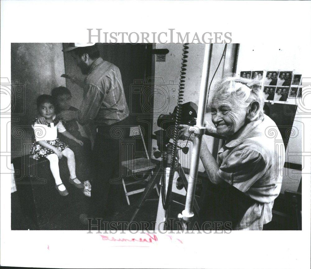 1991 Press Photo Gertrude Phillips Rosa Frankie Sanchez - RRV47057 - Historic Images