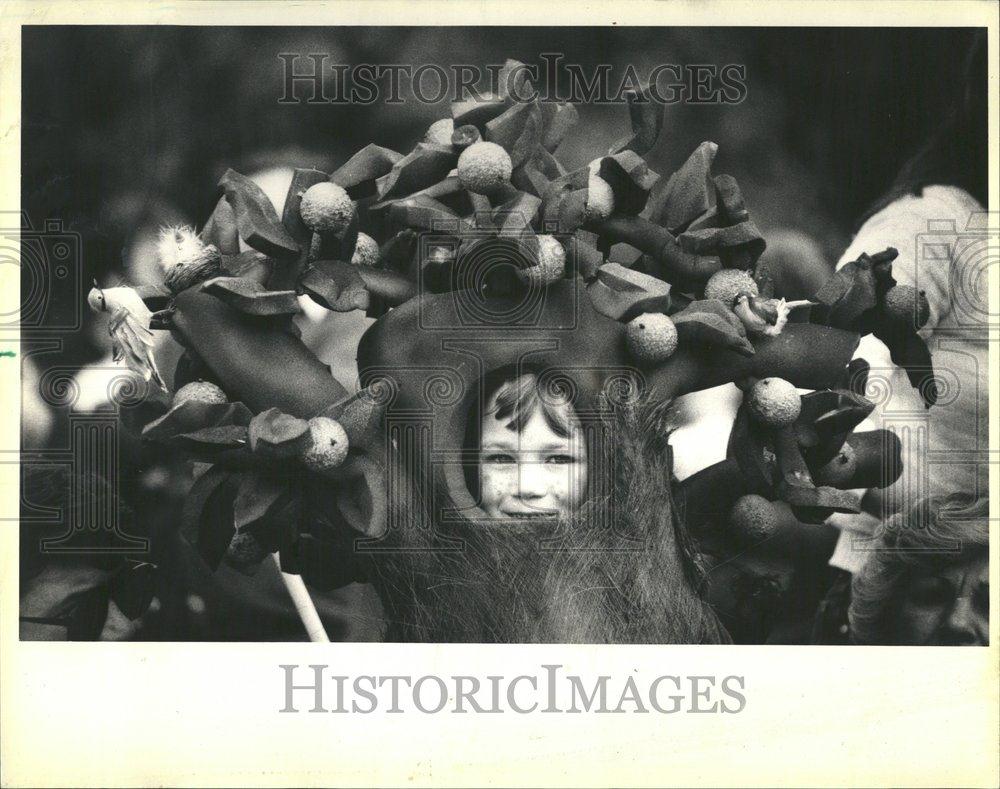 1984 Press Photo Larry Johnson David Miller Camera Tree - RRV40021 - Historic Images