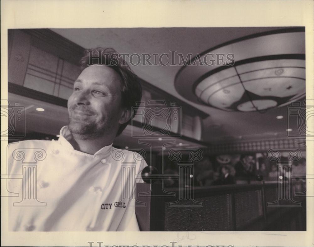 1994 Press Photo Head Chef Inside His Restaurant - RRV02693 - Historic Images