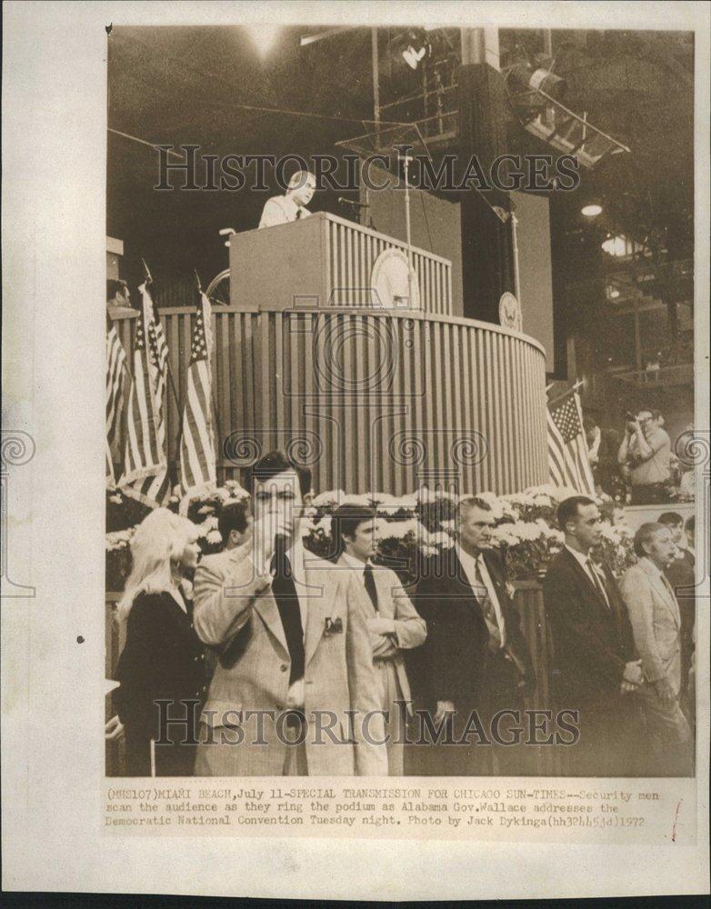 1972 Press Photo Security Men Scan Audience National - RRV56519 - Historic Images