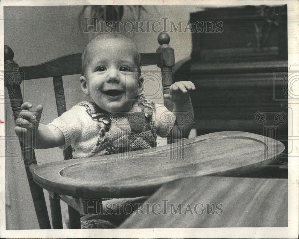 1976 Press Photo Baby Bradley babble children carrots - RRV66055 - Historic Images