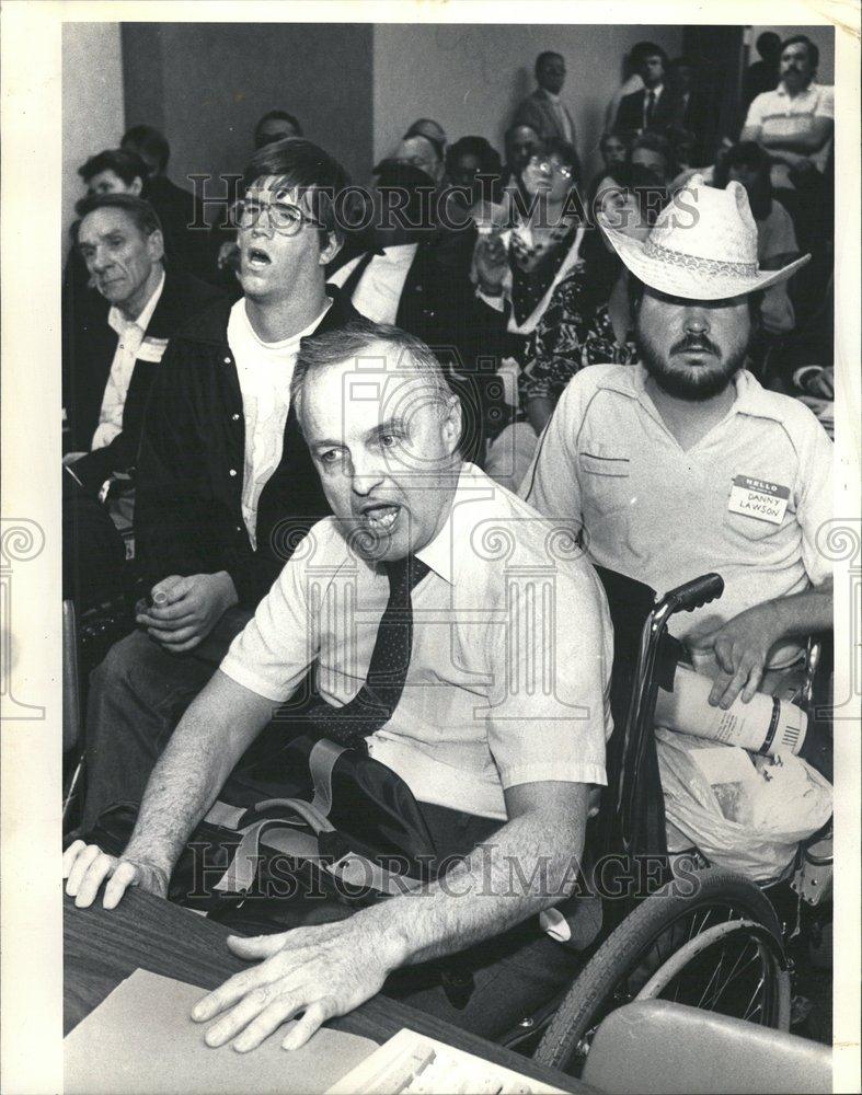 1982 Press Photo Ken Jones Americans Disabled Board - RRV62049 - Historic Images