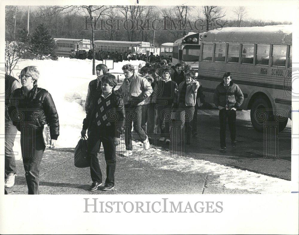 1985 Press Photo Sophomores Warren Township school west - RRV67675 - Historic Images