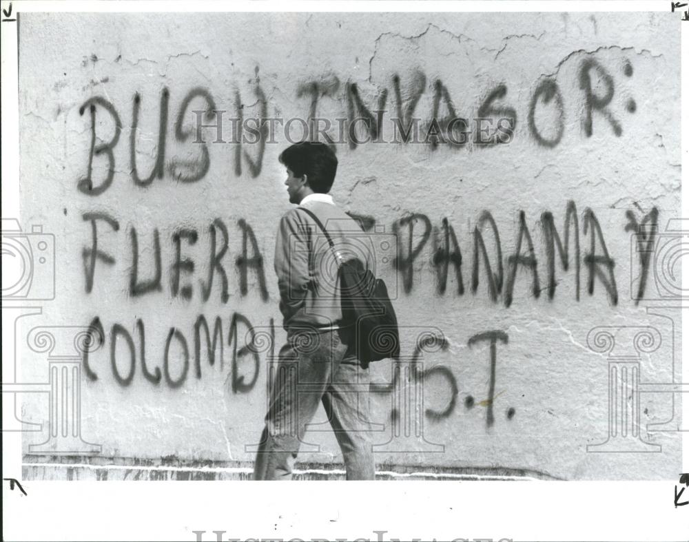 1990 Press Photo Bogota Anit Bush Graffiti - RRV38945 - Historic Images