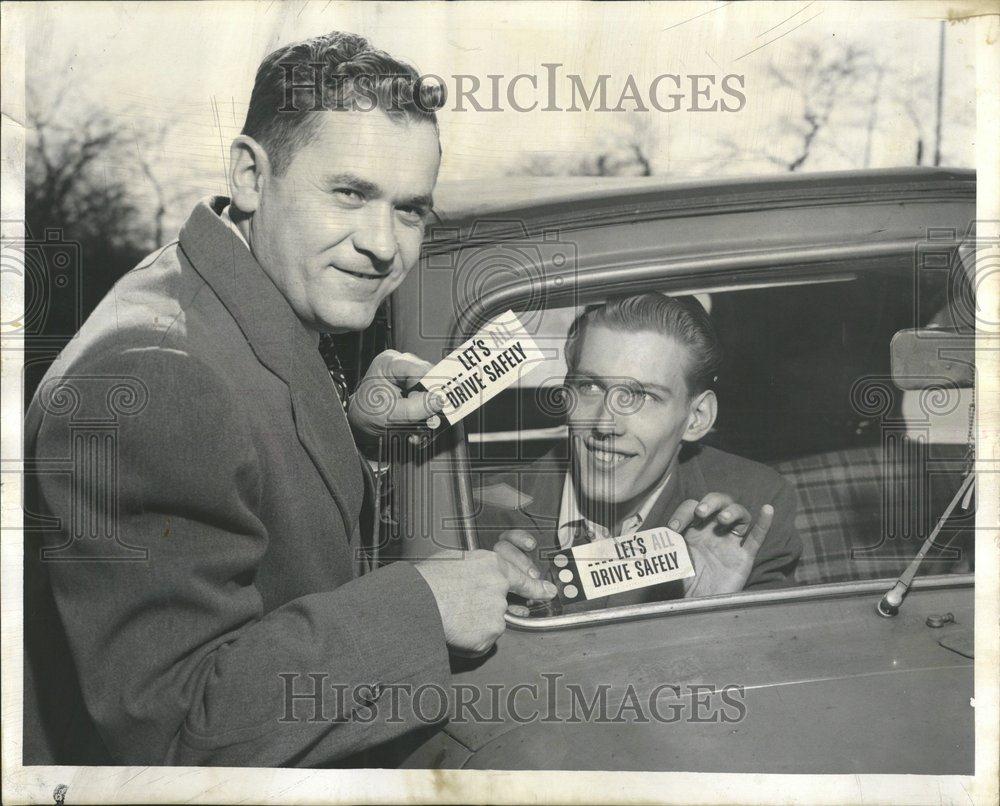 1954 Press Photo Martin Nemets With Carl Randall - RRV57499 - Historic Images