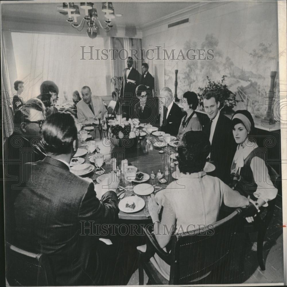 1965 Press Photo Lyndon Johnson Family Thanksgiving - RRV27037 - Historic Images