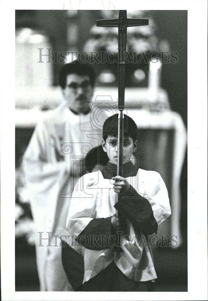 1990 Press Photo Father Robert Perez Alvaro Vega Altar - RRV60395 - Historic Images