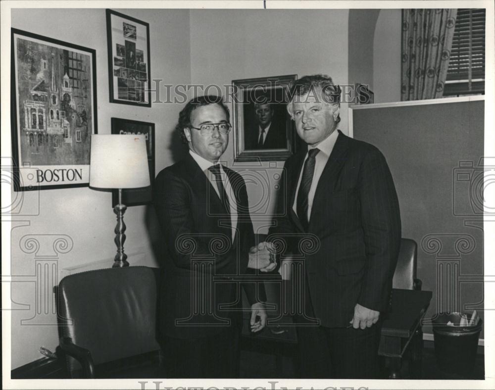 1986 Press Photo Senator Edward Kennedy John Hospital - RRV16549 - Historic Images