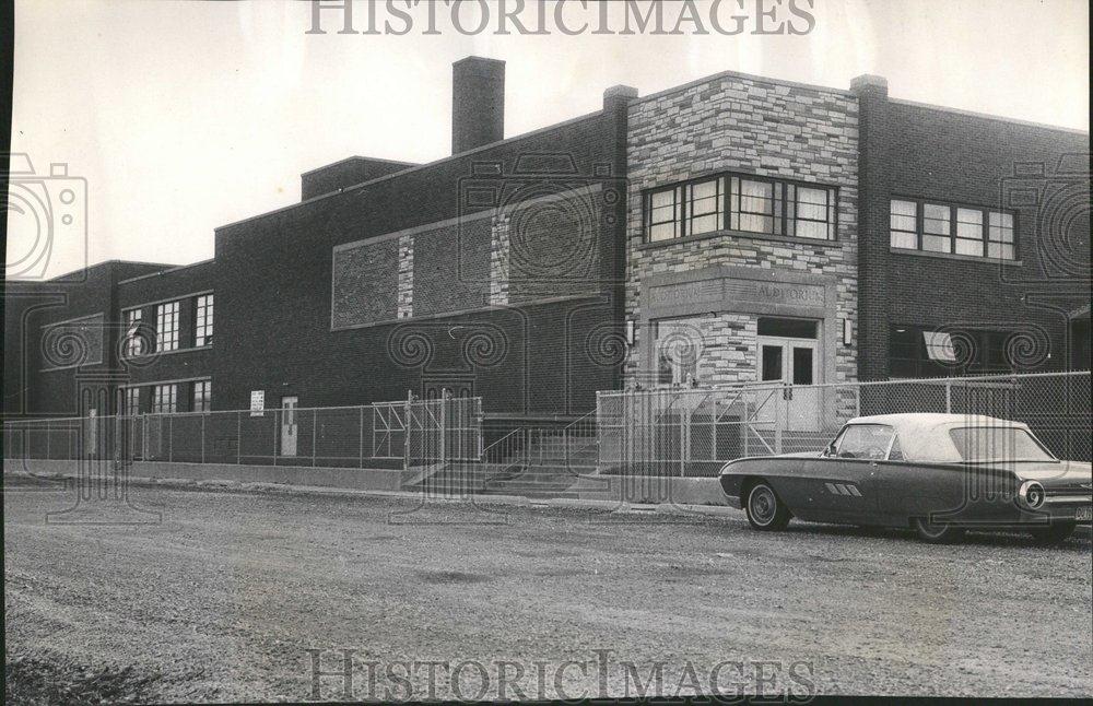 1967 Press Photo Exterior Charles Sahs Long Stickney - RRV43461 - Historic Images