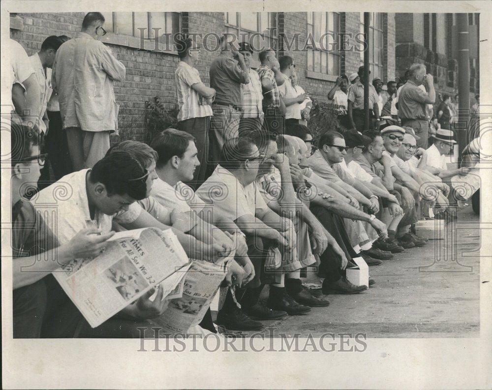 1968 Press Photo Wildcat strike hit REA Raliway agency - RRV41449 - Historic Images