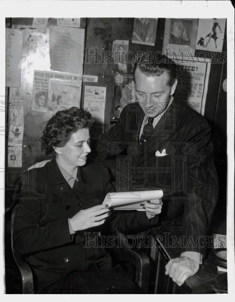 1945 Press Photo Actor Paul Henreid &amp; wife Lisl become US citizens in CA