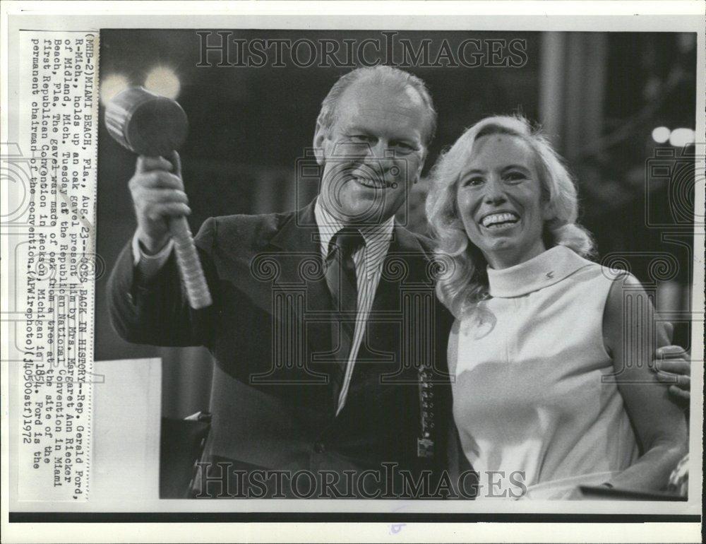 1972 Press Photo Gerald Ford Mrs Margret Ann Riecker - RRV47477 - Historic Images