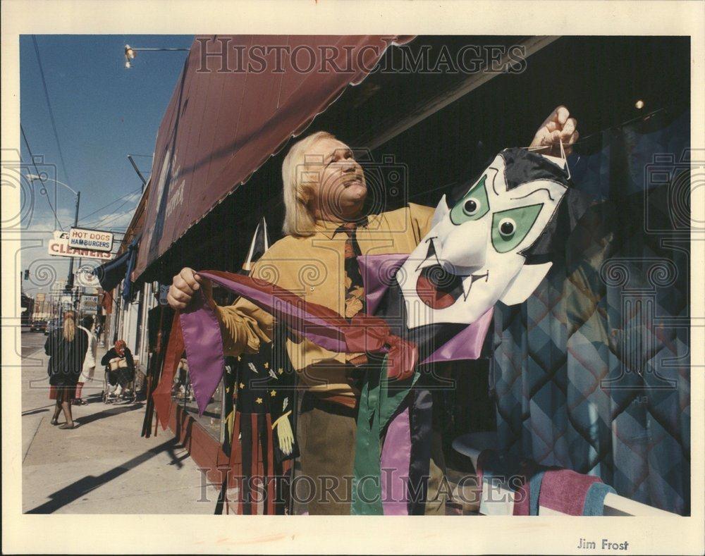 1990 Press Photo Darcula Mask Halloween - RRV40145 - Historic Images