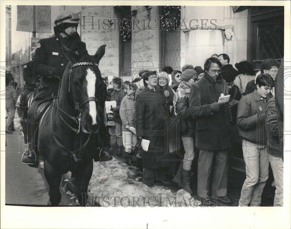 1987 Press Photo Water Tower Chicago Demonstration - RRV59567 - Historic Images