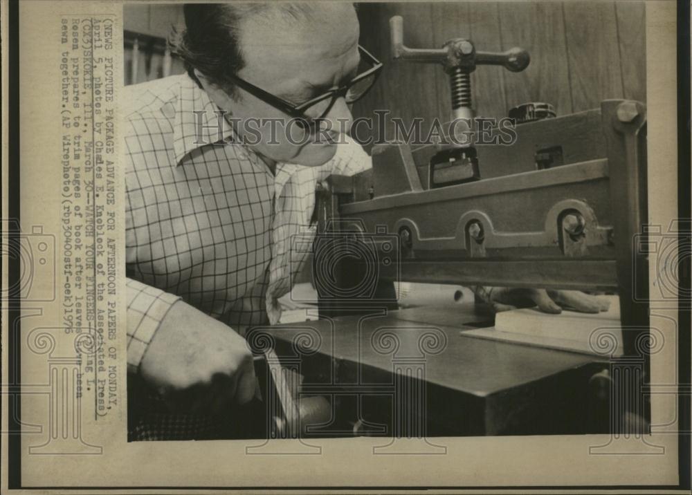 1976 Press Photo Worker Trimming Book Pages Skokie Ill - RRV03845 - Historic Images