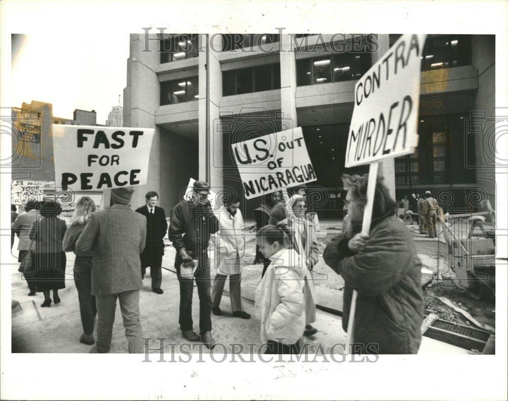 1986 Press Photo McNamara Building Marc Schumacher - RRV72743 - Historic Images