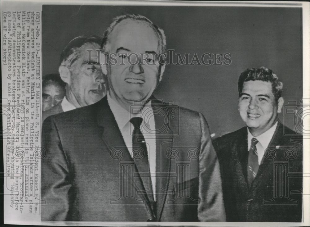 1966 Press Photo Hubert Humphrey William M. Blair - RRV18297 - Historic Images