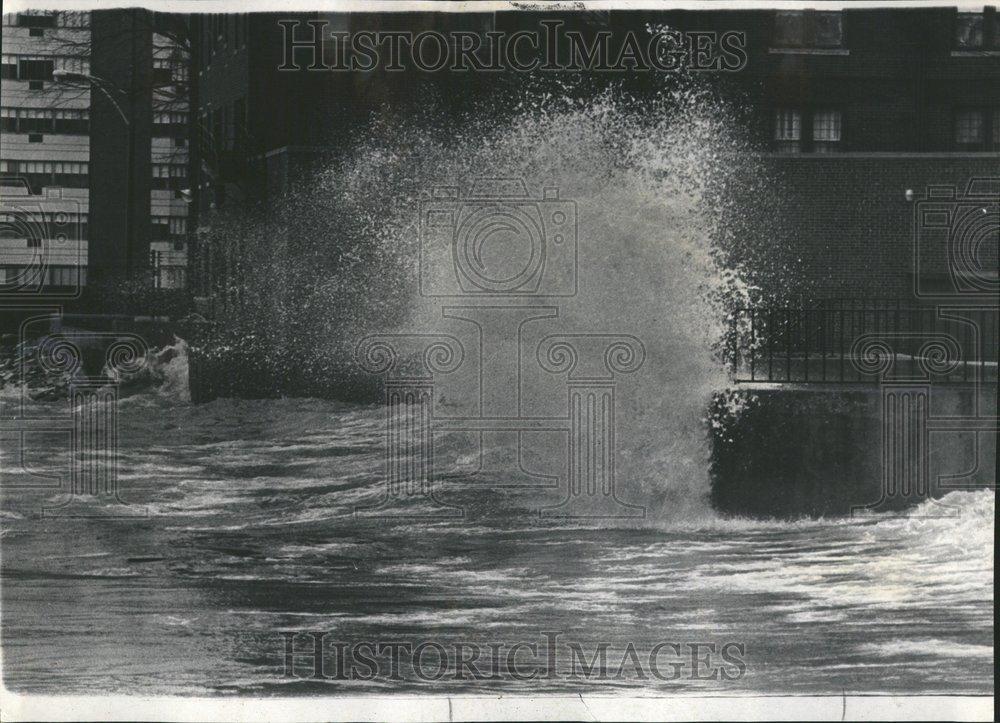 1973 Press Photo Lake Michigan Erosion Weather service - RRV67731 - Historic Images