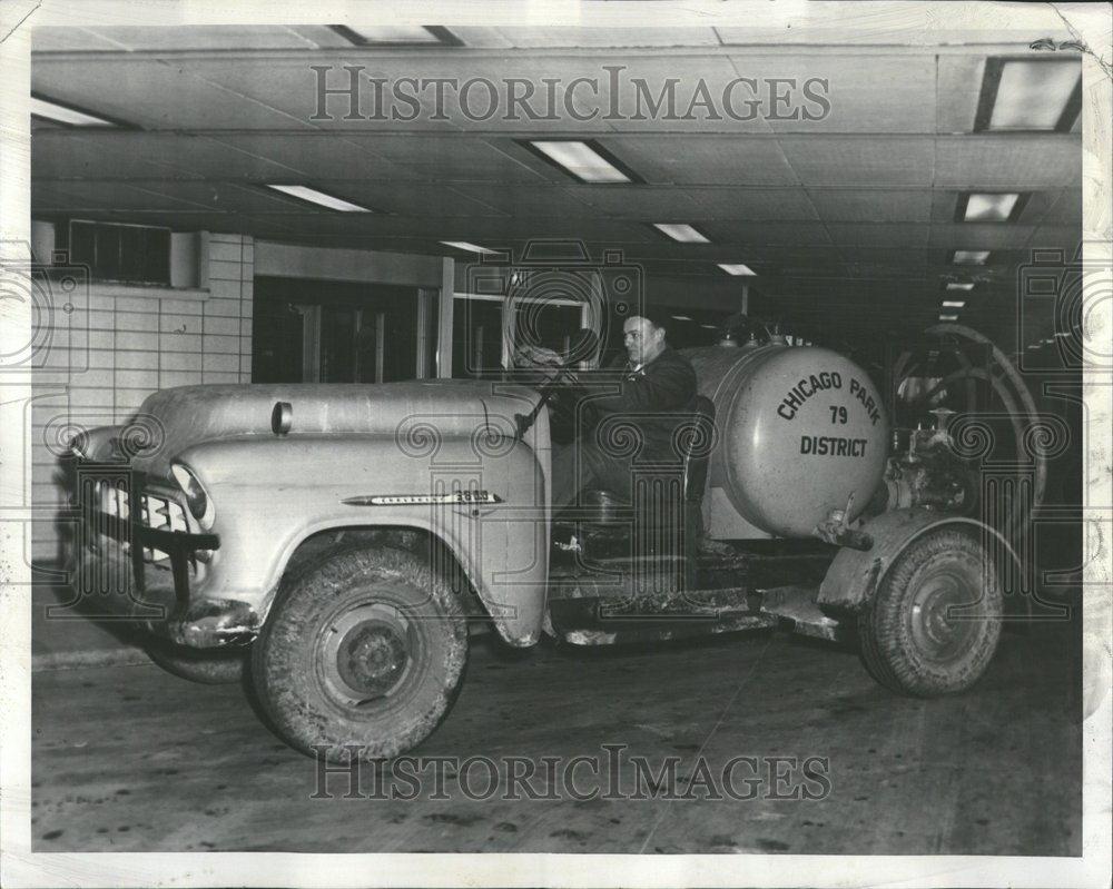 1962 Press Photo Grant Park Snow Cleanup Machine Garage - RRV65673 - Historic Images