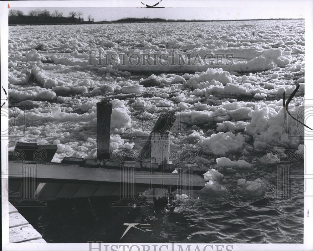 1959 Press Photo Pearl Beach Damaged Dock Ice Surround - RRV02093 - Historic Images