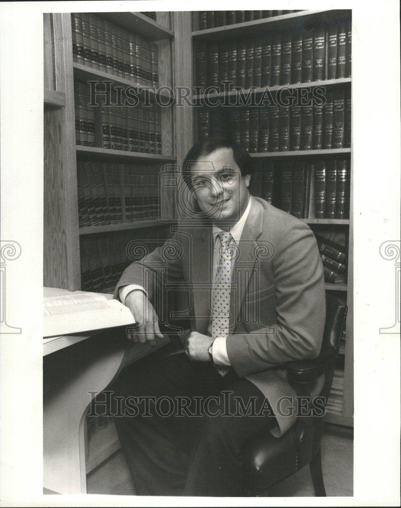 1986 Press Photo Phil Ruggero Law Office Library Mich - RRV55335 - Historic Images