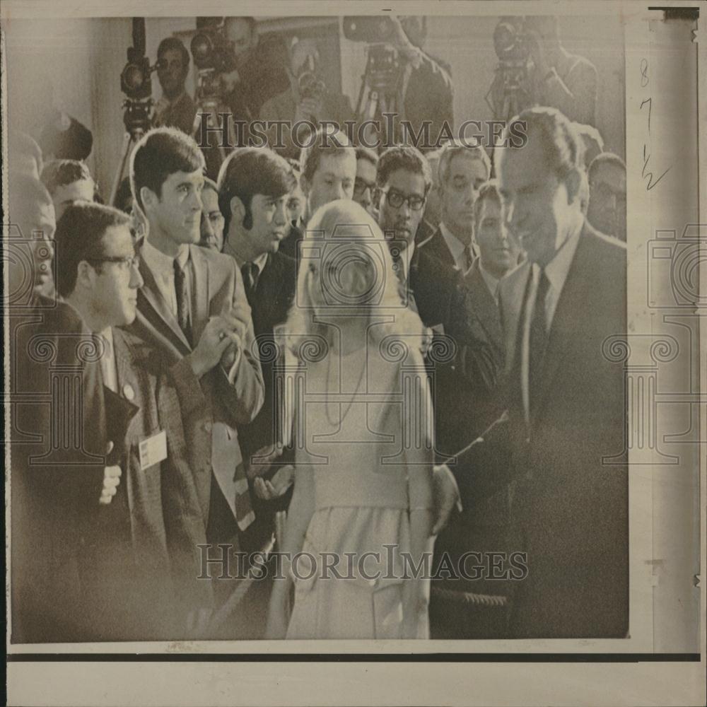 1969 Press Photo Pres Nixon With Daughter Walking Crowd - RRV27169 - Historic Images