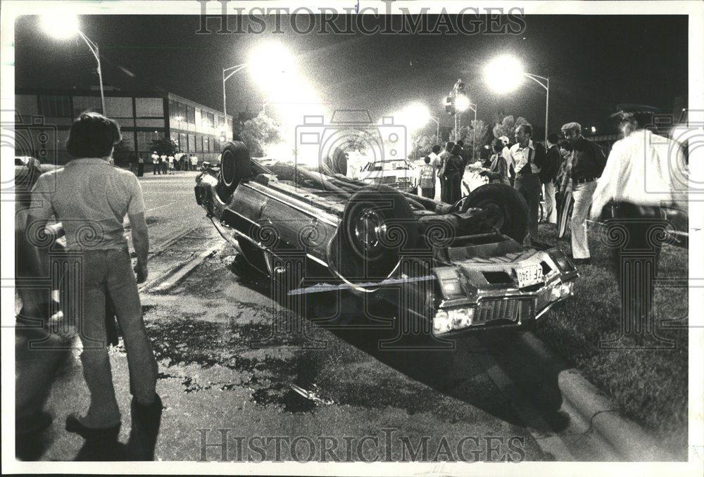 1978 Press Photo Car Overturn Way Hospital Man Woman - RRV40039 - Historic Images