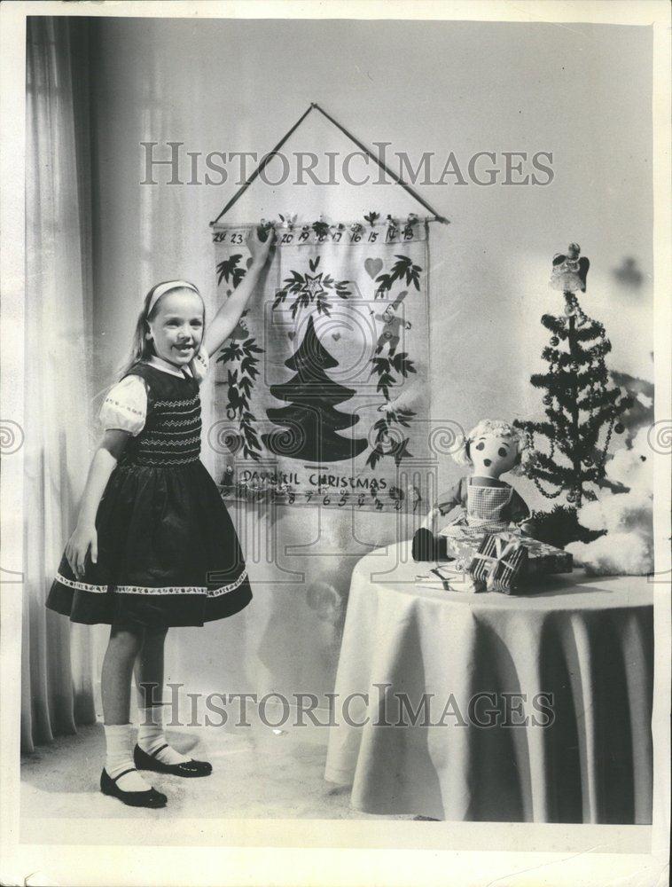 1962 Press Photo Christmas customs rich heritage table - RRV60231 - Historic Images