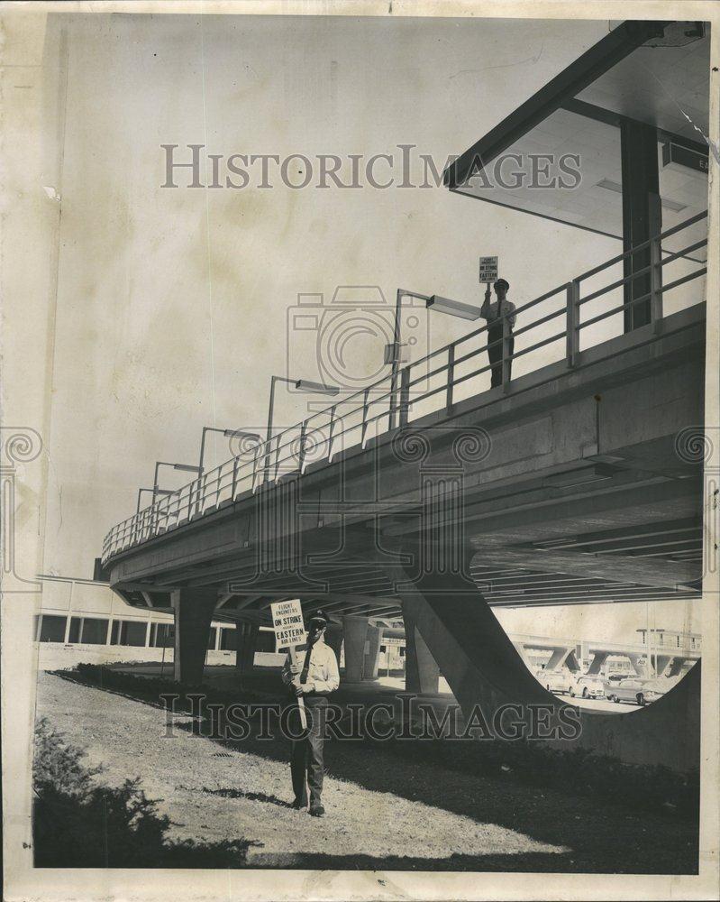 1962 Press Photo Eastern Airlines Strike O&#39;Hare Airport - RRV63391 - Historic Images