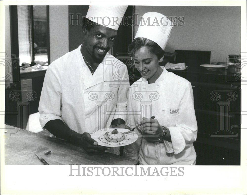 1985 Press Photo Head Chef Newbury Pastry Sause Apple - RRV41323 - Historic Images