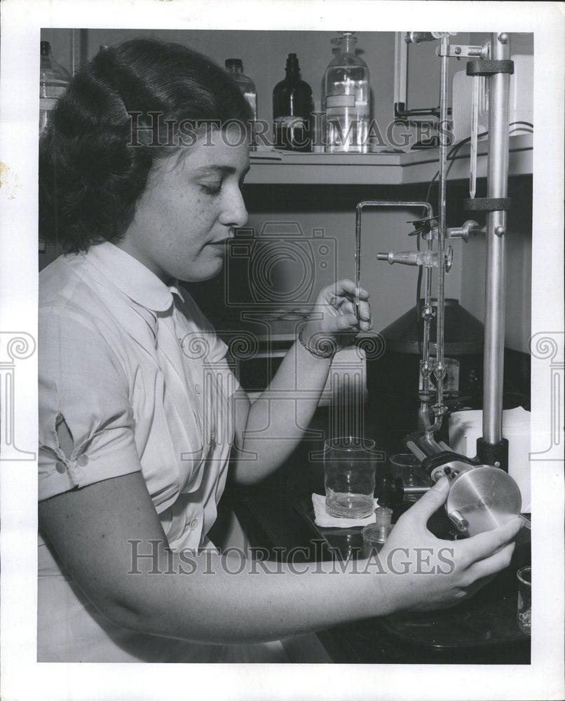 1957 Press Photo Joan Warshawsky Chemist Wesley Labs - RRV64363 - Historic Images