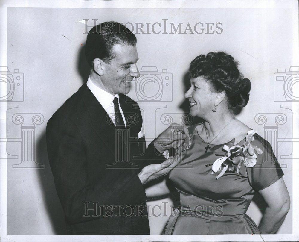 1957 Press Photo Dr. Eric da Rin &amp; Mrs. Ruth Stevens - RRV44973 - Historic Images