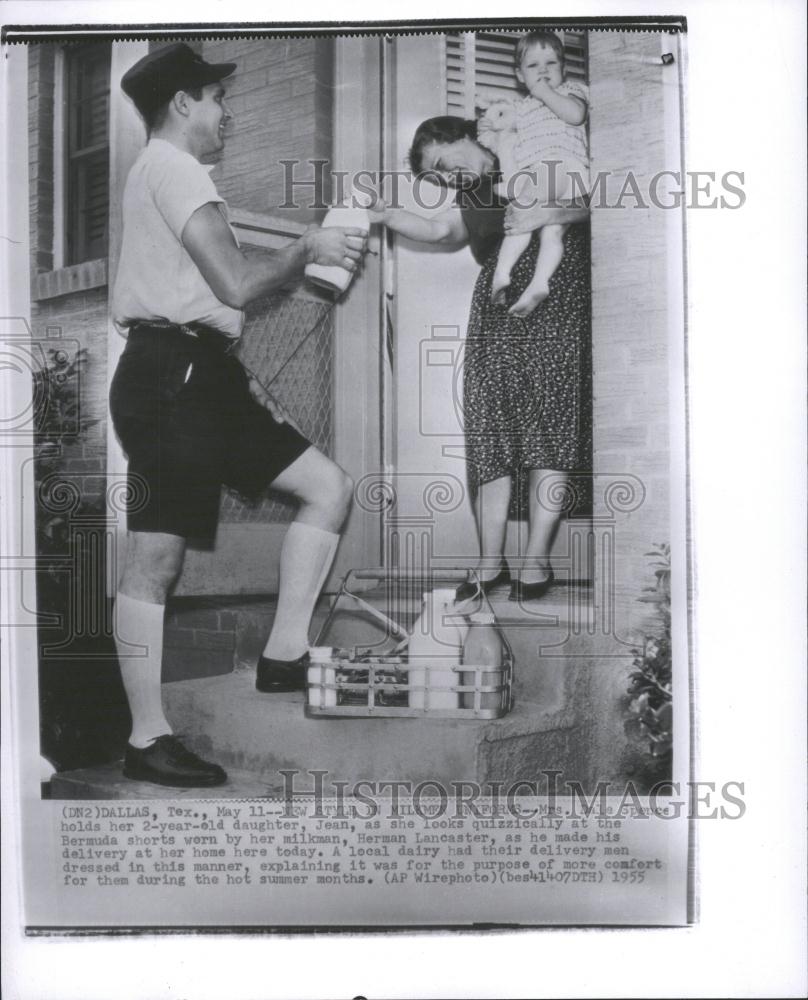 1955 Press Photo Mrs. Dale Spencer Herman Lancaster - RRV34699 - Historic Images