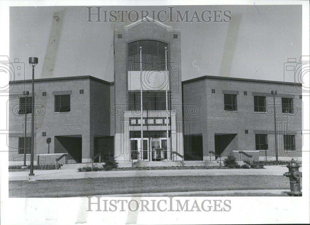 1993 Press Photo Plainfield High School Illinois - RRV67275 - Historic Images