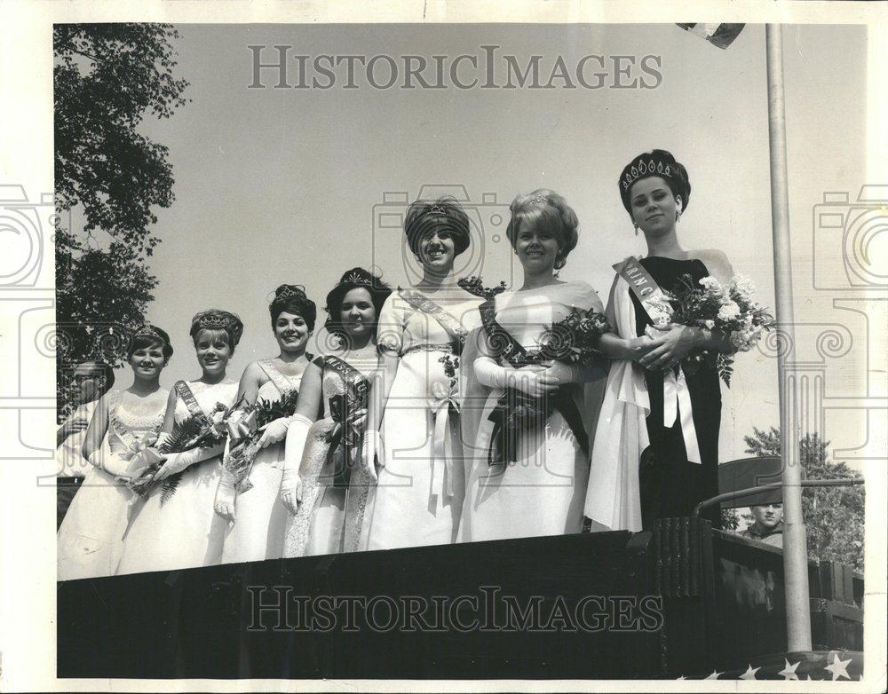 1966 Press Photo Sue Staltman Linda Jackson Janas Haas - RRV44741 - Historic Images