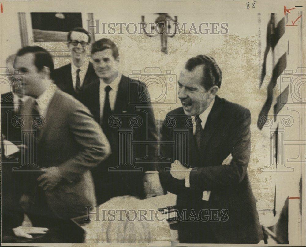 1969 Press Photo Nixon laugh hearty Warren Burger Meet - RRV47807 - Historic Images