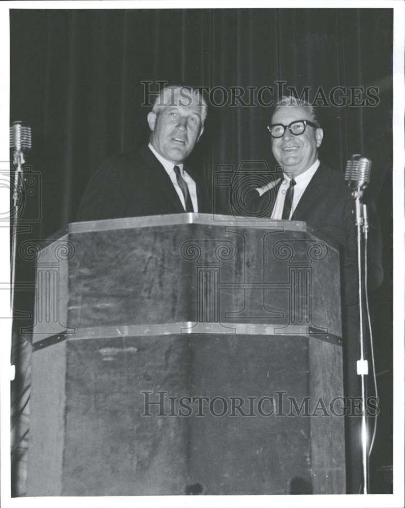 1965 Press Photo Gov Romney Rhodes James B Meeting Mike - RRV31249 - Historic Images