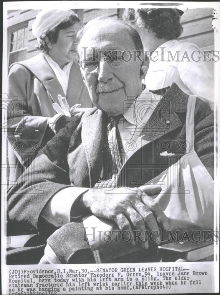 1962 Press Photo Senator Green Hospital Brown Jane Arm - RRV30111 - Historic Images