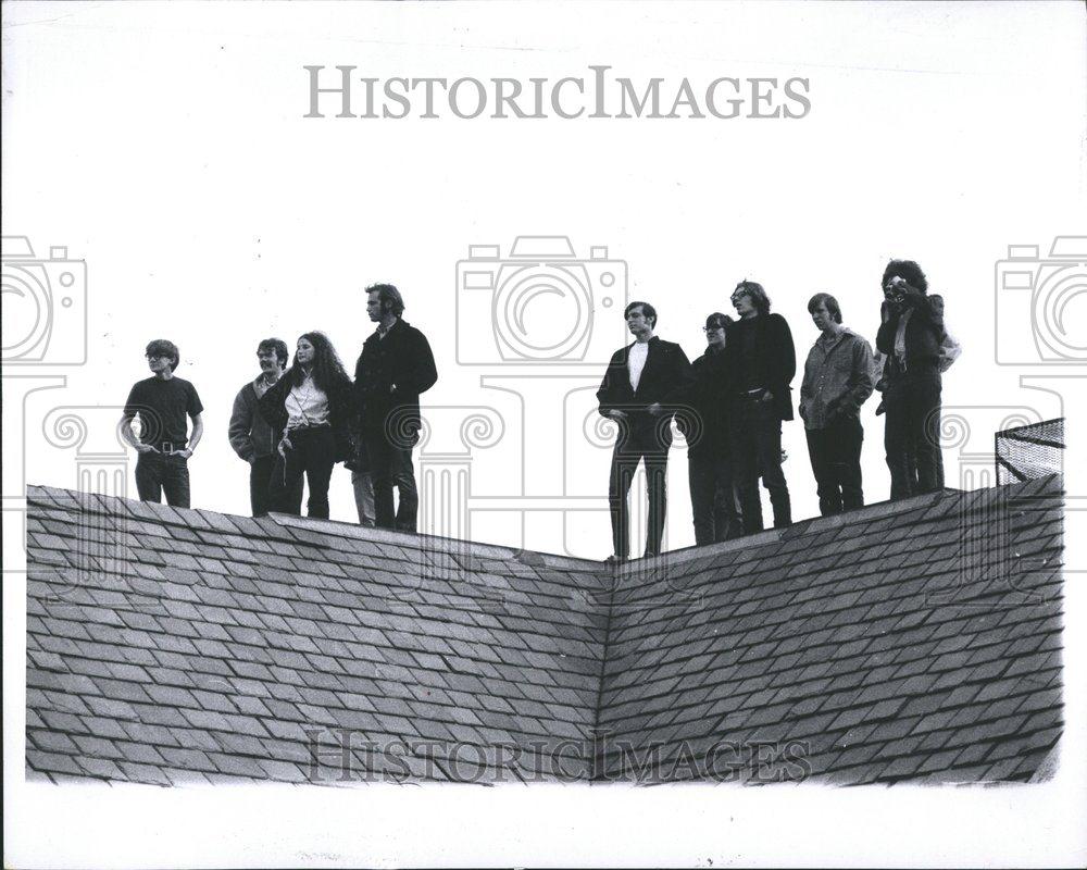 1970 Press Photo Teenagers Roof Building Blaze - RRV40813 - Historic Images