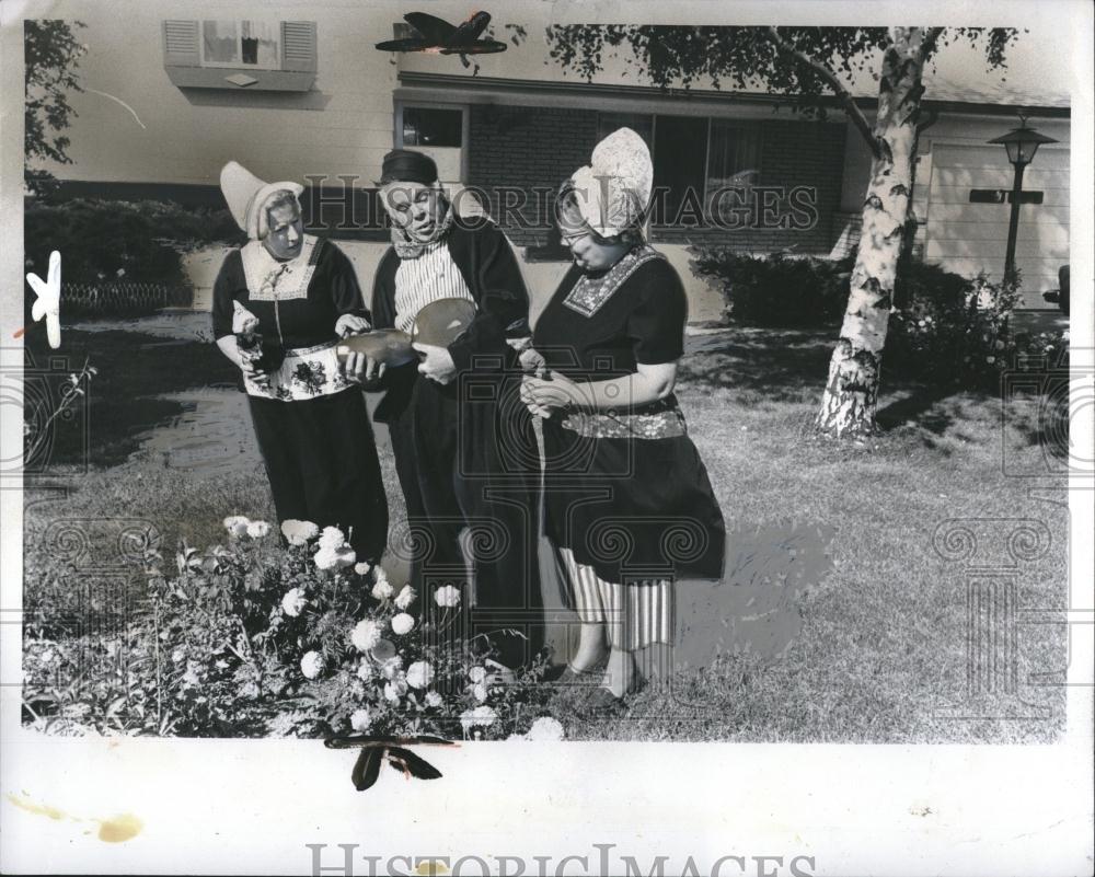 1974 Press Photo Old World Market Preperation - RRV01579 - Historic Images