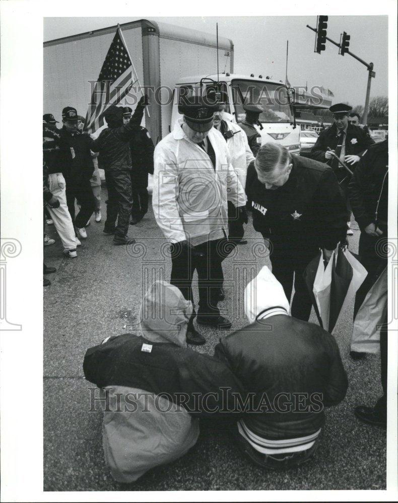 1994 Press Photo Freight yard truck striking teamsters - RRV60697 - Historic Images