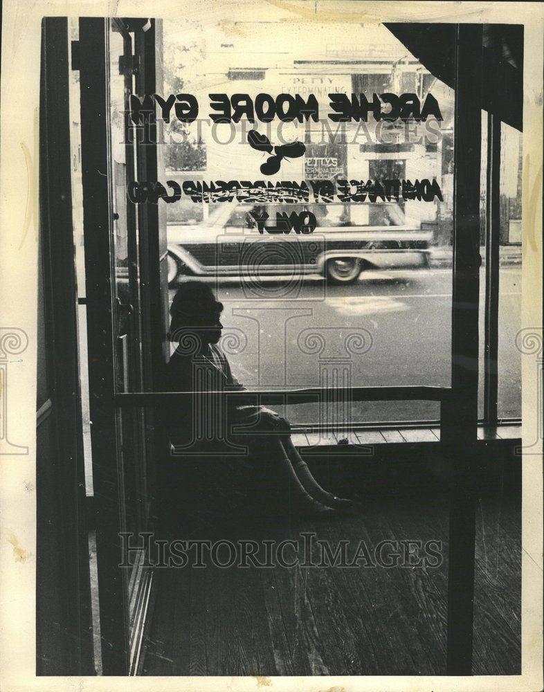 1964 Press Photo Girl Street Archie Moore Gym - RRV63175 - Historic Images